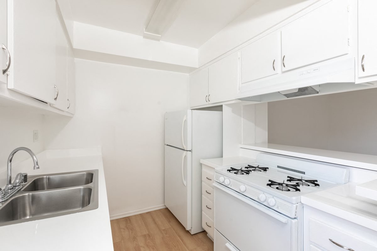 Wilshire Harvard Regency Apartments